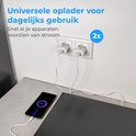 Twee witte Nuvance USB-laders in een stopcontact, met een telefoon die oplaadt via USB.