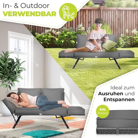 Grijze polyrattan tuinbank met dikke kussens, gebruikt als bankje binnen en als loungebed buiten.