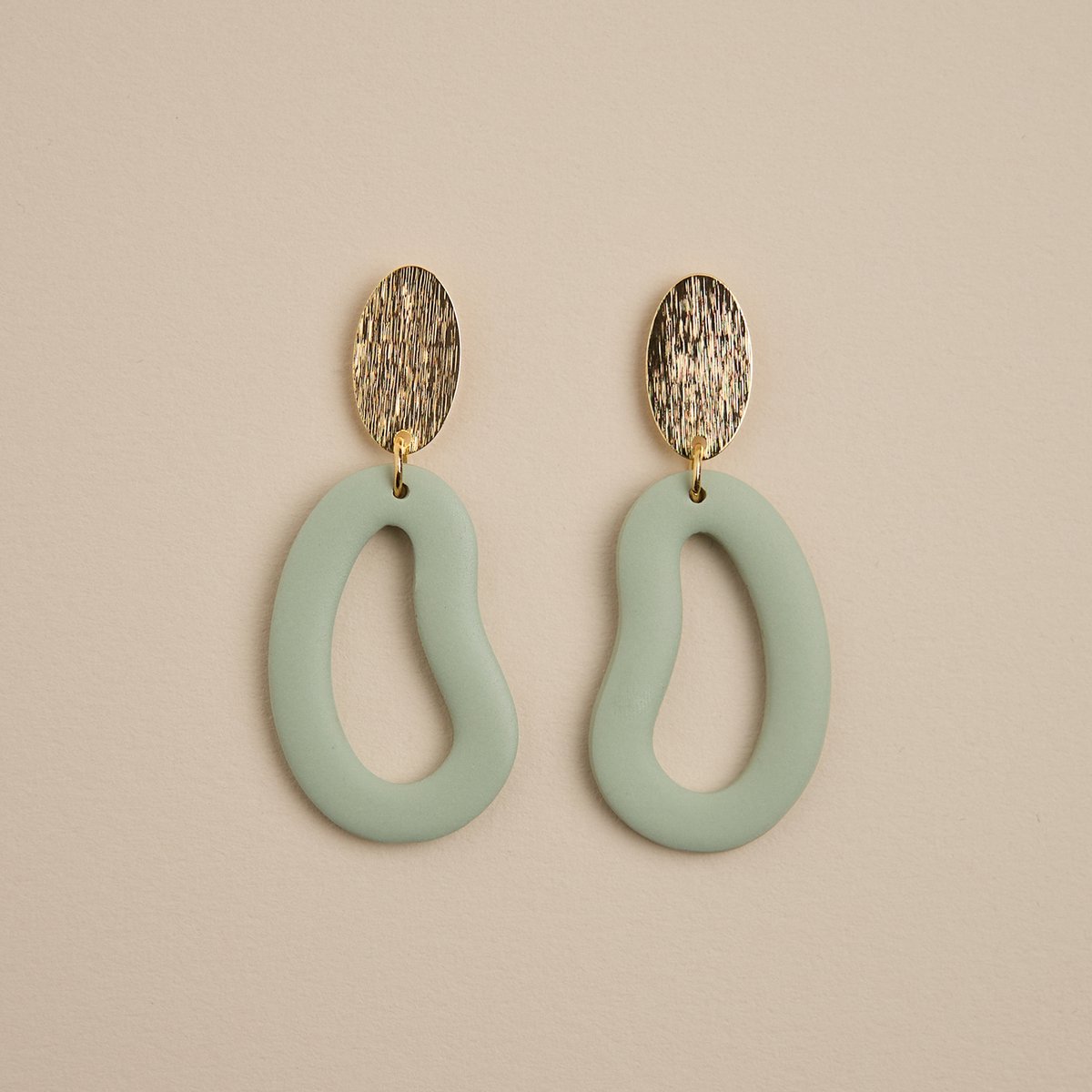 Gouden oorbellen - Maria earrings - LYHO - 5 x 1,30 cm -roestvrij staal -Waterdicht -Nikkel vrij -zilver - Kerst cadeau -Sinterklaas cadeau - Valentin - Moederdag - sage - saliegroen - Handgemaakte oorbellen van klei