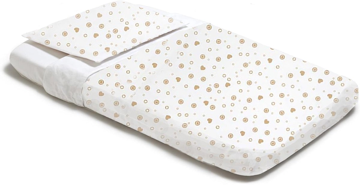 Image of 4-delige Wieg Beddengoedset – 100% Katoen – Hoeslaken 83x50 + Dekbedovertrek + Kussensloop + Dekbed – Wit met Gouden Hartjes Motief | Perfect Kado