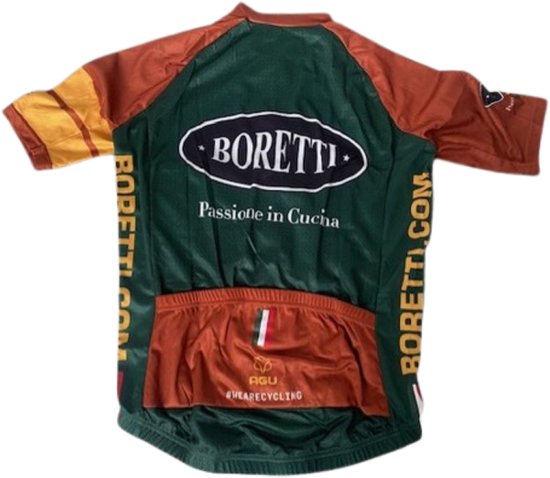 Achterkant groene fietstrui: "BORETTI", "Passione in Cucha", "BORETTI.COM" op de zijkanten. Oranje zakken.
