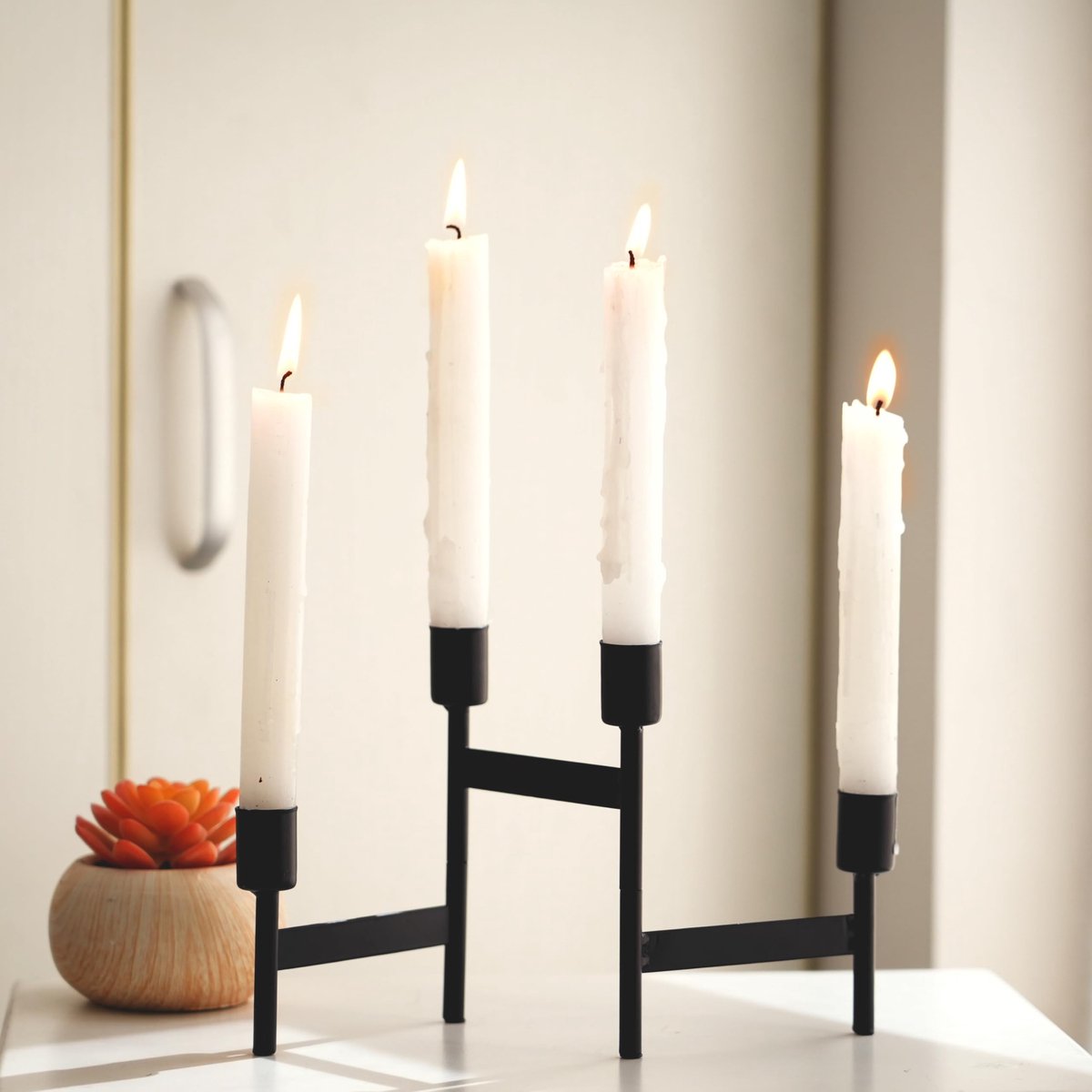 Ibenzoa® Veelzijdige, Opvouwbare Kandelaar voor Vier Staafkaarsen in Zwart Metaal, Ideaal voor Feestelijke Decoratie