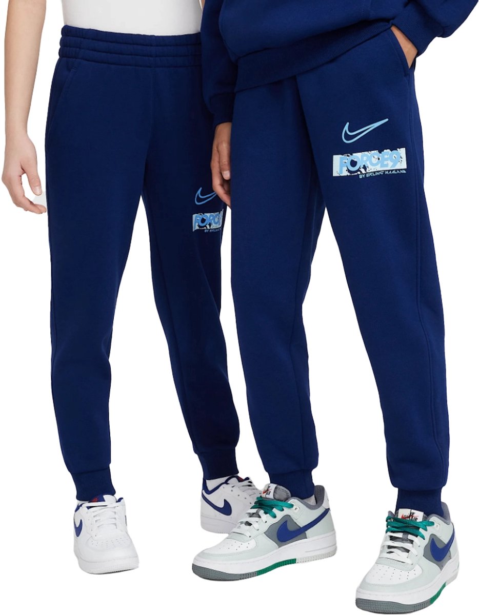 Nike club fleece joggingbroek kids in de kleur . Blauw