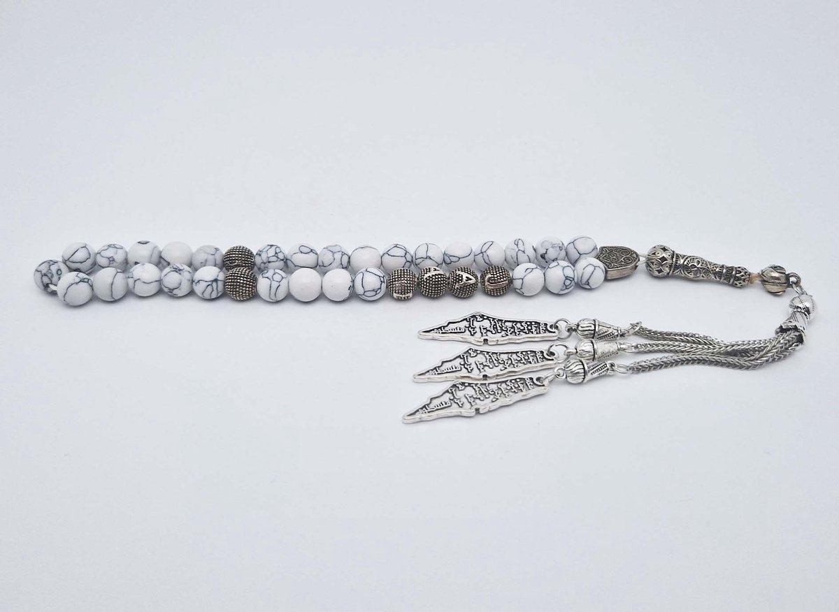 Handgemaakte naam tasbih 33 Kralen Natuursteen “Howlite Wit” - met metaal tassel- Met je naam of de naam van uw geliefde- 8 mm diameter van de korrel