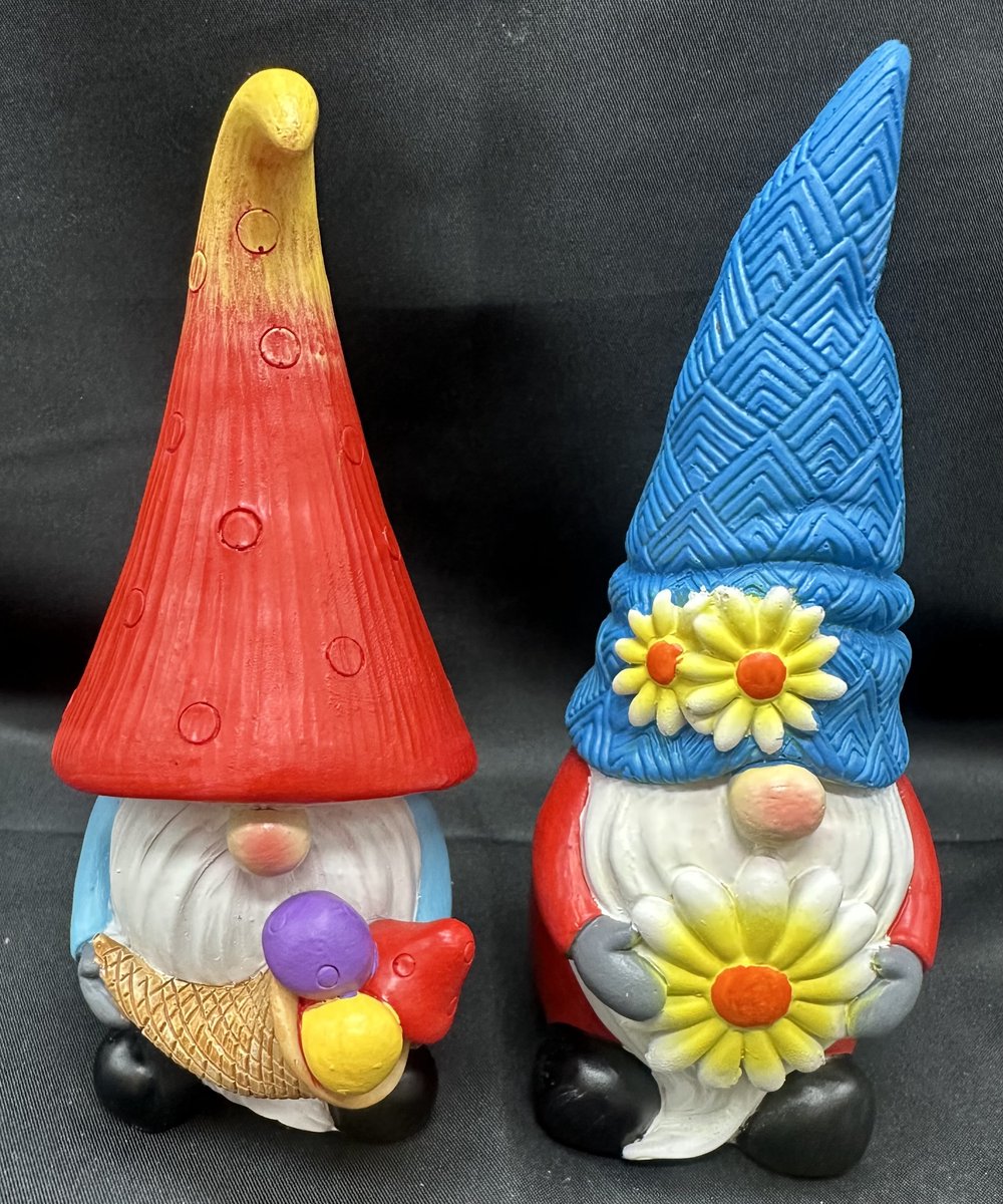 Polyresin tropische (tuin) kabouters " Kabouter met blauwe bloemen muts en Kabouter met rode muts en ijsje " - Set van 2 stuks - meerkleurig - Hoogte 13 x 8 x 6 cm - Woonaccessoires - Tuinaccessoires - Tuindecoratie