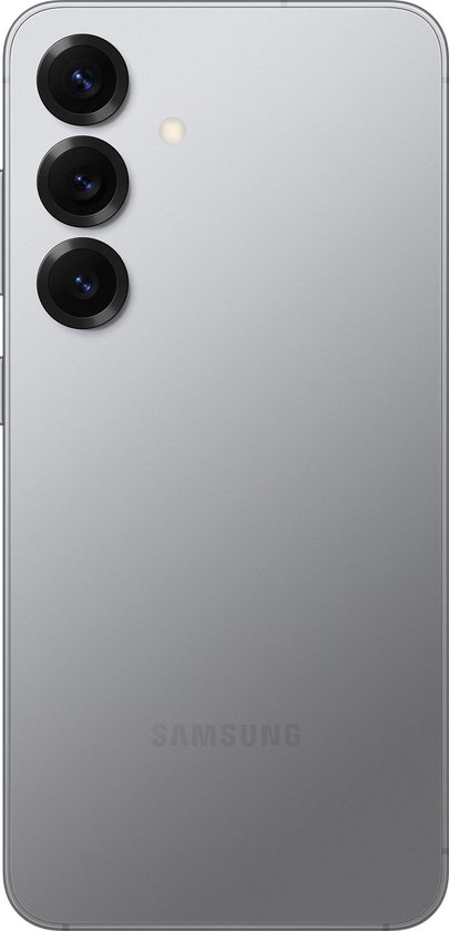 Zilverkleurige Samsung Galaxy S25 smartphone, achterkant met drie camera's en Samsung logo.