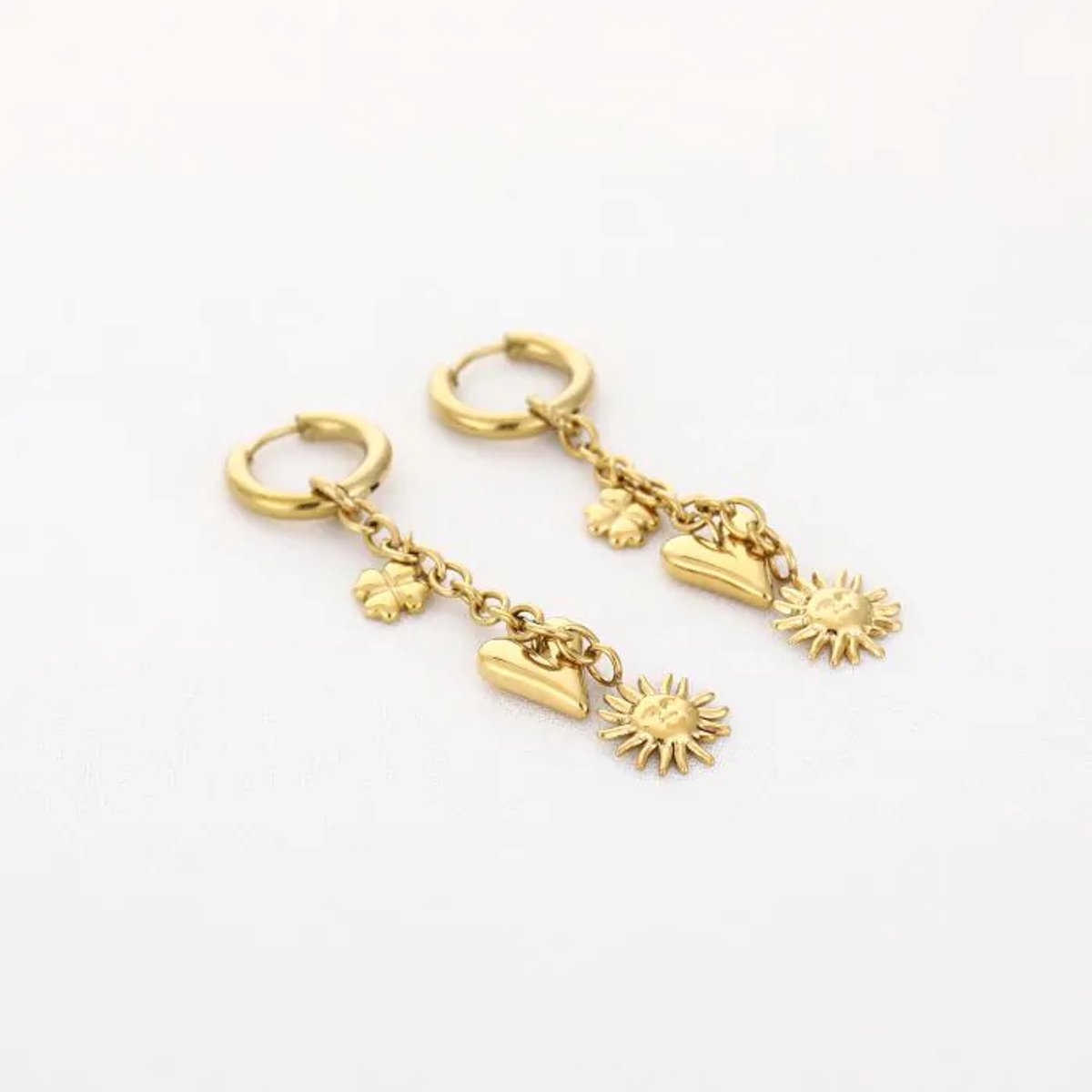 Hartjes bedels oorbellen- stainless steel- dames- cadeau- trendy- kerst- sint- valentijn