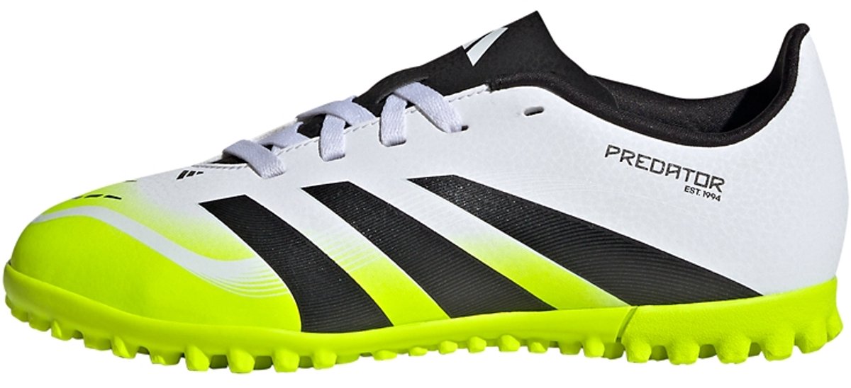 Witte adidas Predator Club turf voetbalschoenen voor kinderen met zwarte en gele accenten, synthetisch bovenwerk.