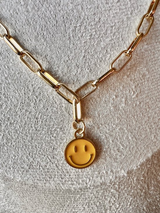 Lamonet - Smiley Ketting - Geel - Hanger - Goudkleurig - Hangertje - Goud Kleur - Positief - Halsketting - Collier - Necklace - Cadeau - Kerst - Bedel - Kado