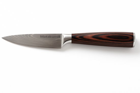 Matakumi schilmes met een puntig, zilverkleurig lemmet met Damascus patroon en een gestreept bruin houten handvat.