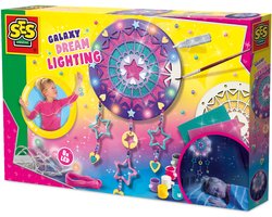 SES Creative - Galaxy - Dromen lamp - Knutselen Meisjes - Dromenvanger met Licht - Inclusief LED lampjes in 4 kleuren - Schilderen en Versieren - Vanaf 6 Jaar