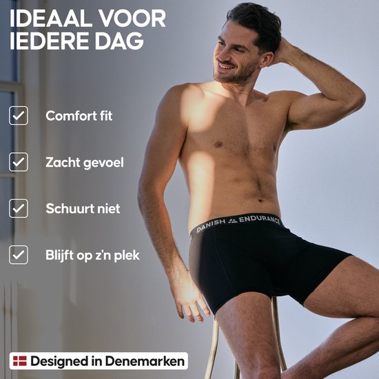 Homme portant un boxer noir Danish Endurance, assis sur une chaise. Avec le texte 'Idéal pour tous les jours'.