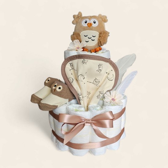 Luiertaart bruin uil 2 laags - met rammelaar, sokjes, slabber en pampers van Luiertaart — afbeelding 4
