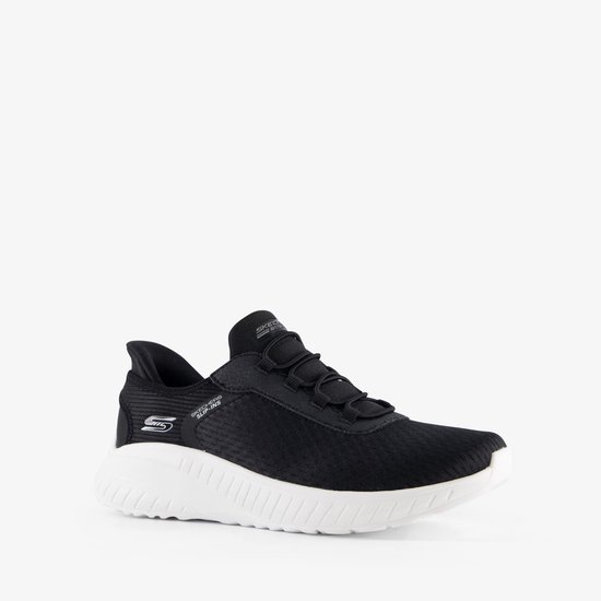 Zwarte Skechers slip-ins damessneaker met witte zool, van de zijkant gezien.