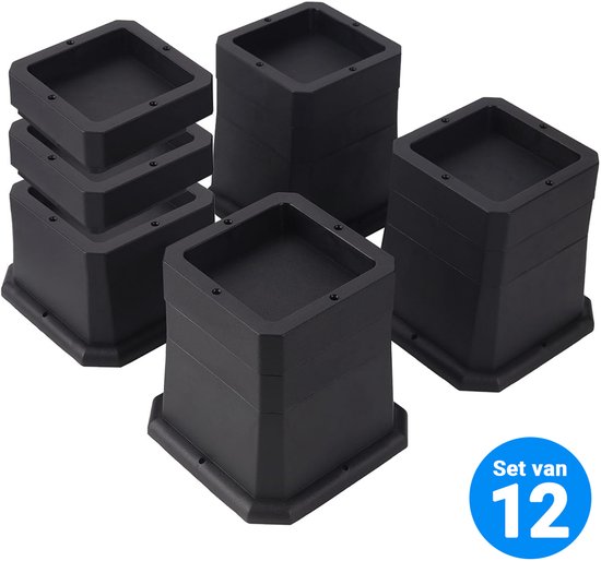 Een set van 12 zwarte meubelverhogers, deels opgestapeld.