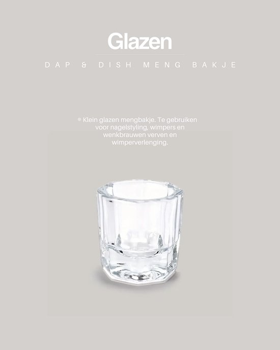 Klein glazen mengbakje met facetrand, voor het mengen van wimper- en wenkbrauwverf.