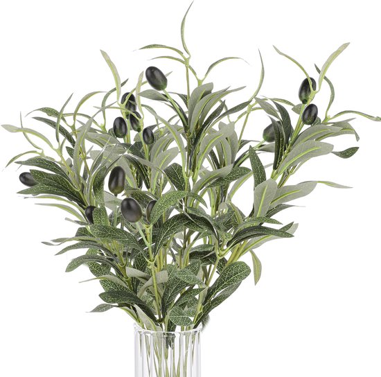 Boeket kunst olijftakken met groene bladeren en zwarte olijven in een glazen vaas.