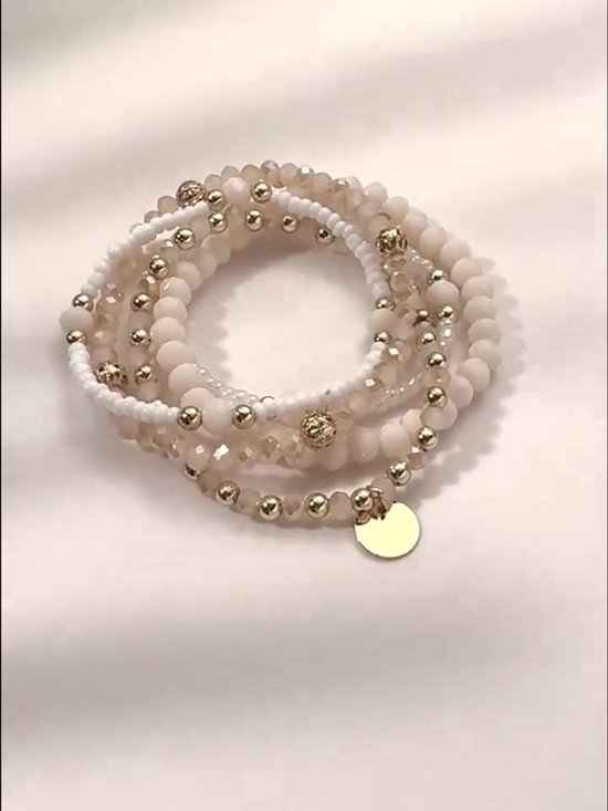 Label Six bestaan 10 jaar! En wij vieren mee! Op ALLE armbanden en kettingen doen wij 2 1 gratis! Wees er snel bij Ook een leuke tip voor Moederdag ❤️ #labelsix