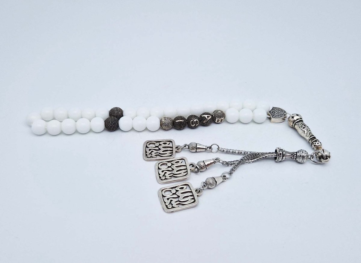 Handgemaakte naam tasbih 33 Kralen Natuursteen “Witte agaat” - met metaal tassel- Met je naam of de naam van uw geliefde- 8 mm diameter van de korrel