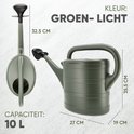 Afmetingen en kleur van een grijze gieter: 10 liter inhoud, 32,5 cm lengte, 35,5 cm hoogte, 27 cm breedte, 19 cm diepte.