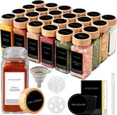 24 Pots d'herbes aromatiques Carrés en Verres avec Couvercle en Bamboe - Shaker à Épices - Ensemble Complet avec Couvercles à Saupoudrer, Autocollants Pré-Imprimés et Entonnoir - Contenu 120 ml - 10,5 x 4,3 cm