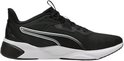 Zwarte PUMA sportschoen met witte accenten, witte zool en zwarte veters.