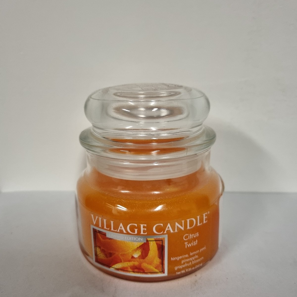 village candle Citrus Twist geurkaars 262 gram oranje