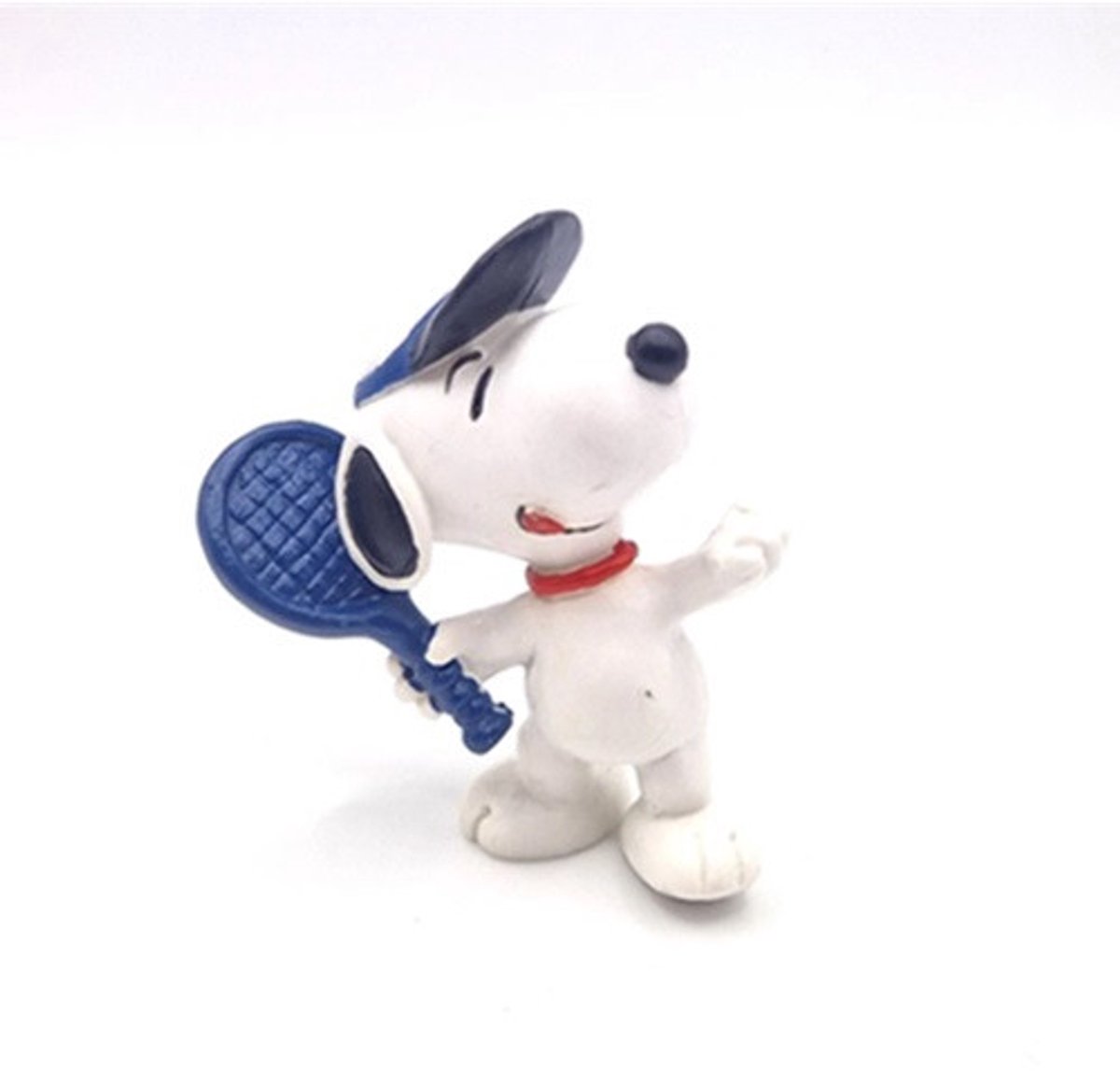Snoopy speelt tennis / Peanuts speelfiguurtje met blauw tennisracket - Schleich - 7 cm