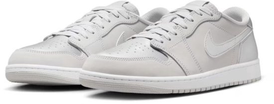 Nike Air Jordan Retro Low OG Taille 44 Baskets pour femmes