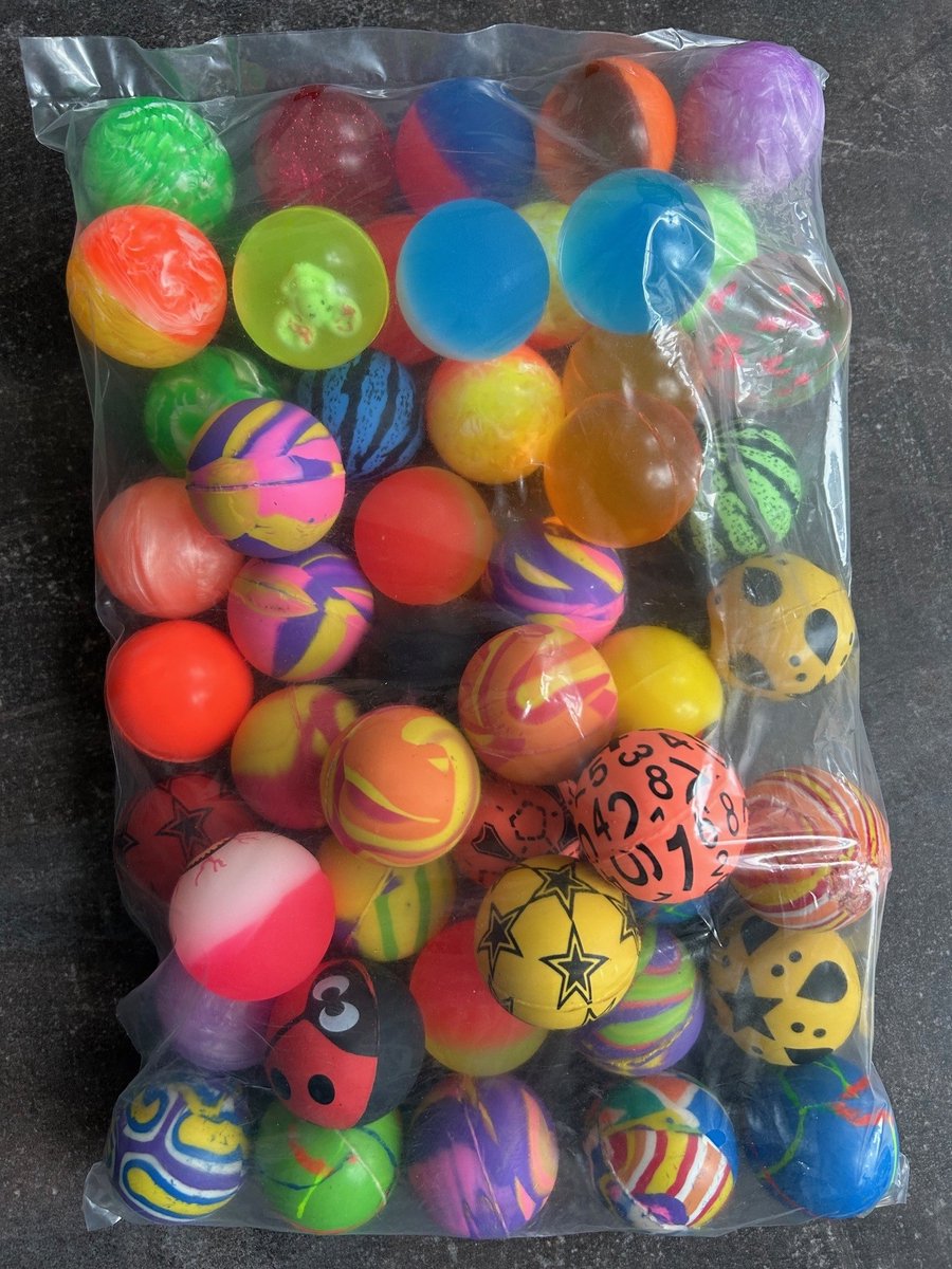 Grote Stuiterballen 45 mm - 50 stuks in een zak - veel verschillende