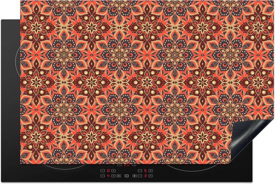 Mandala-patroon inductiebeschermer op een zwarte inductiekookplaat.