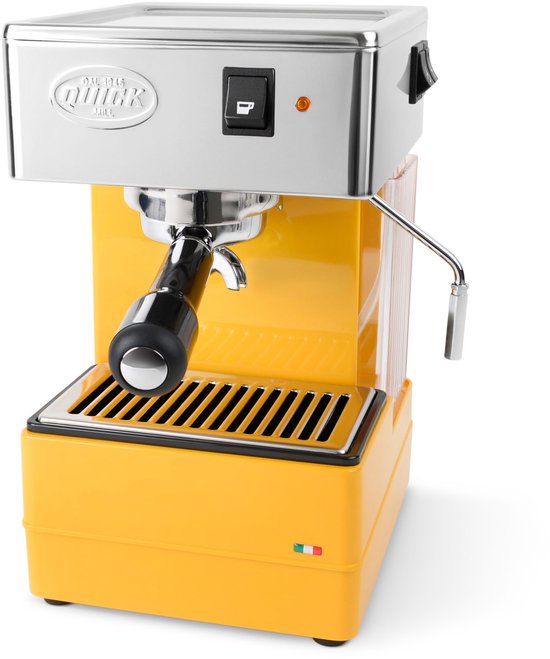Gele Quick Mill espressomachine met chromen details en een zilverkleurig "Quick Mill" logo.
