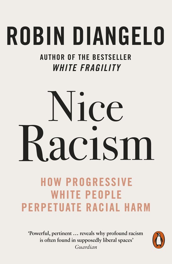 Couverture du livre 'Nice Racism' de Robin DiAngelo, avec le sous-titre 'How Progressive White People Perpetuate Racial Harm'.