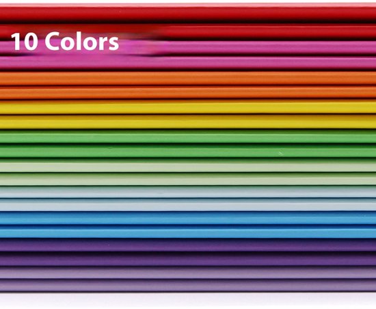 Close-up van tien gekleurde potloden op een rij: rood, roze, oranje, geel, limoengroen, groen, lichtblauw, blauw, paars, donkerpaars.