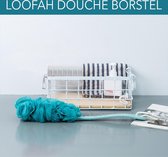 Loofa Doucheschrobborstel met lange steel voor het exfoliëren van de huid en het schrobben van de rug. Ergonomisch handvatontwerp en lus om de borstel aan een haak te hangen. 45 cm lang. Groen