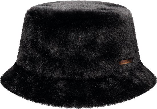 Zwarte pluizige bucket hat met een klein bruin label aan de zijkant.
