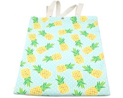 Een mooie stevige tas 40x33cm gemaakt van duurzame materialen in een vrolijke print. Ideaal voor boodschappen, markt inkopen, boeken, etc. Een musthave voor milieubewuste shoppers die functionaliteit als flair waarderen. Voor uzelf of als cadeau.