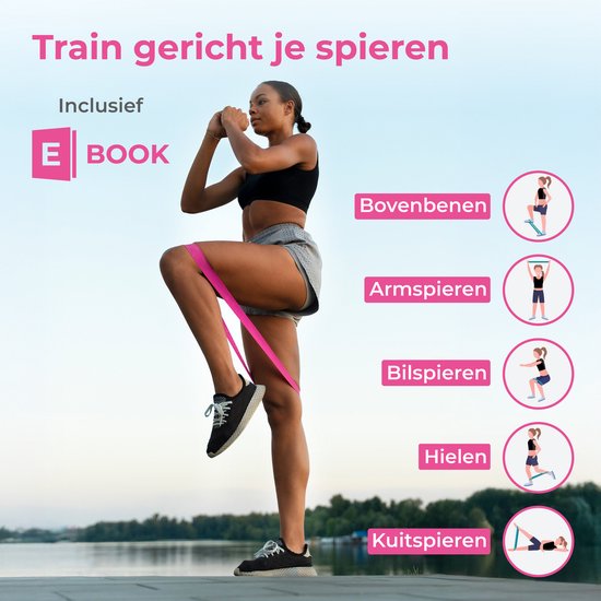 Vrouw traint met roze weerstandsband om haar been. Iconen tonen oefeningen voor benen, armen, bilspieren, hielen en kuiten.