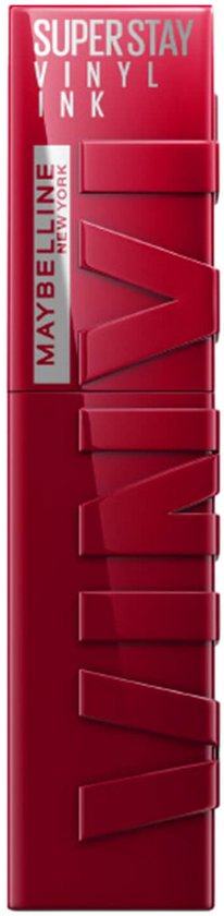Rode Maybelline Superstay Vinyl Ink verpakking met zilveren tekst. De dop is open en toont de applicator.