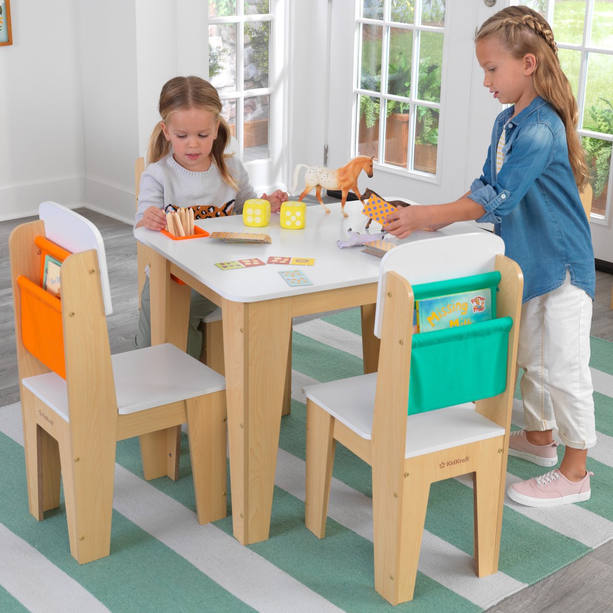 Kidkraft Houten kindertafel met 4 stoeltjes - Tekentafel - Activiteitentafel