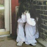 Huilend Halloween spook - geluids- en aanraakgeactiveerd - griezelige geest pop - trillend en huilend - decoratie voor Halloween.