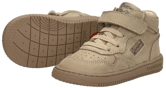 Taupe leren babysneakers met veters en klittenbandsluiting, zool met sterren.