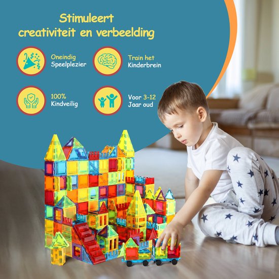 Jongen bouwt met kleurrijke magnetische bouwstenen een kasteel. Stimuleert creativiteit en verbeelding.