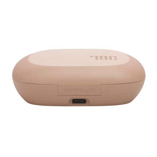 Onderkant van beige JBL oplaadcase met USB-C poort en 'SENSE LITE' tekst.
