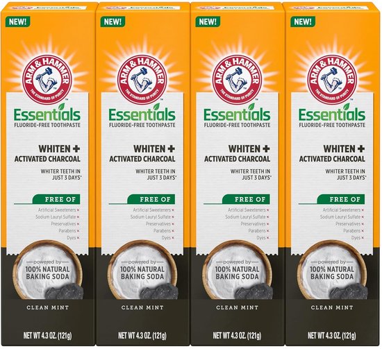 Vier oranje tandpastaverpakkingen met 'NEW!' en 'WHITEN + ACTIVATED CHARCOAL'.