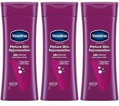 Bol.com Vaseline Mature Skin Bodylotion - Voordeelverpakking 3 x 400 ml aanbieding
