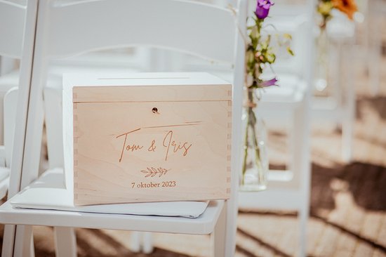 BolleToet houten enveloppenkist met naam en slotje - enveloppendoos bruiloft