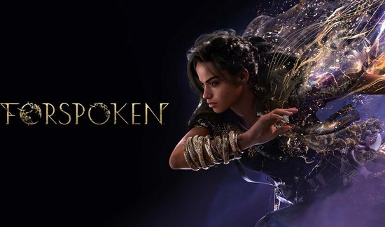 Jongedame met zwarte vlecht en gouden armbanden, gehuld in een cape met gouden glitters.