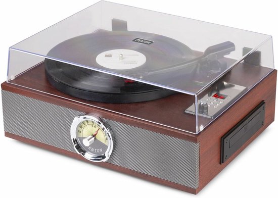 Retro platenspeler met houten kast, gesloten doorzichtige kap, vinylplaat, toonarm, radio-indicator en bedieningspaneel.