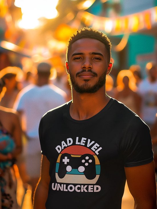 Shirt - Dad level unlocked - Wurban Wear | Grappig shirt | Leuk cadeau | Unisex tshirt | Vaderdag cadeau | Cadeau voor vader | Voetbal | Gewichten | Zwart